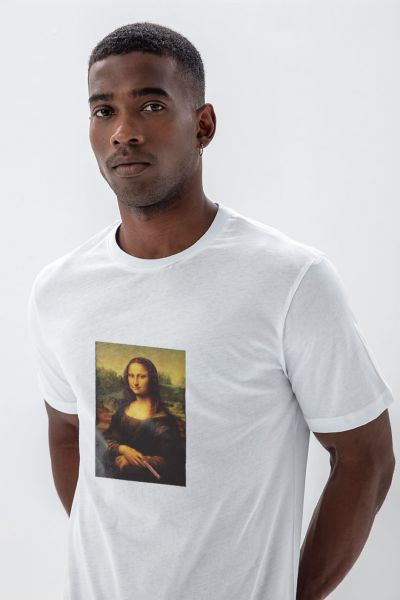 White Soft Fabric Monalisa with cigar Design Short Sleeve Tee