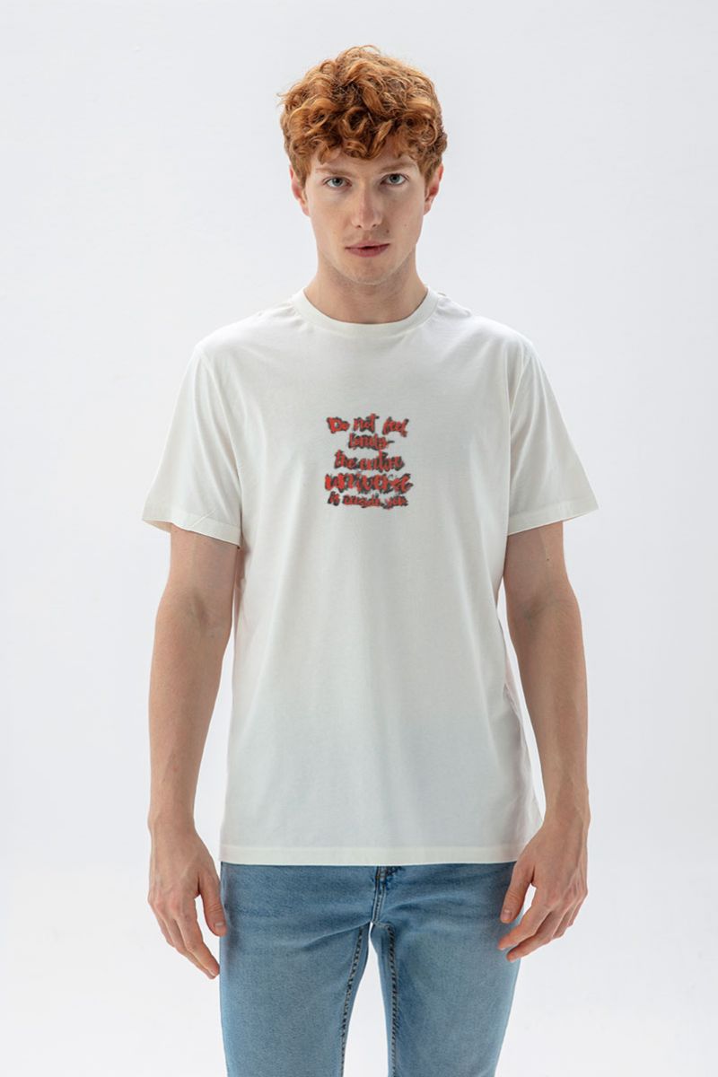Off White Soft Fabric Do Not Feel Lonely Design Short Sleeve Tee