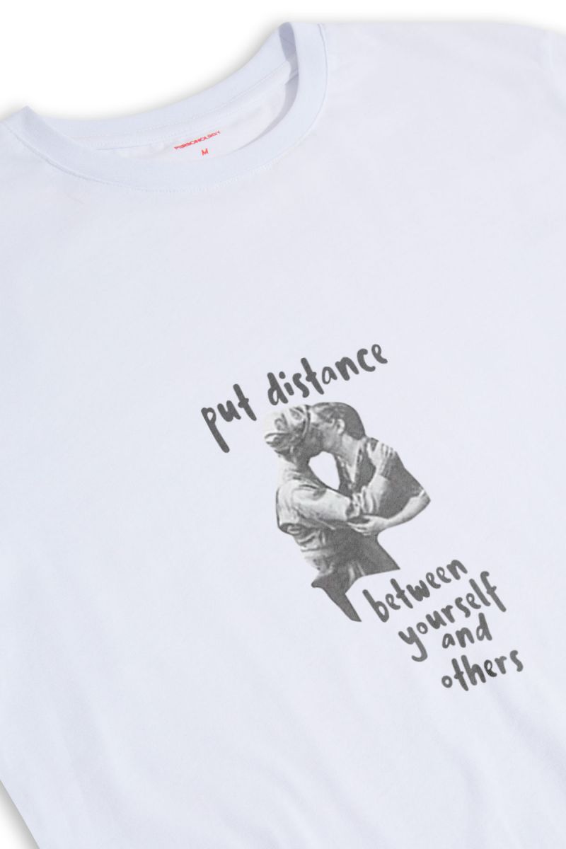 White Soft Fabric Put Distance Design Short Sleeve Tee