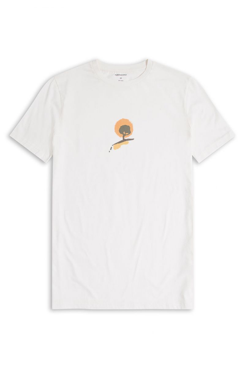Off White Soft Fabric Robuts Like a Tree Design Short Sleeve Tee