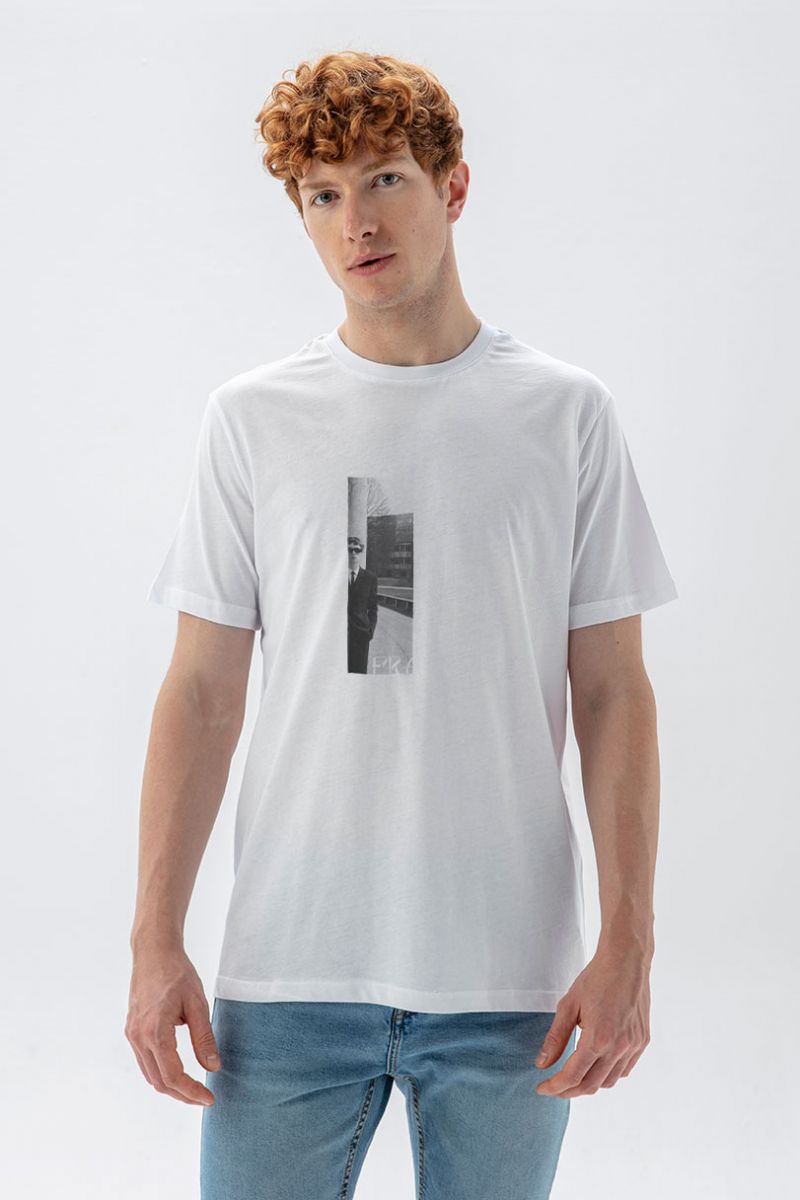 White Soft Fabric Frame Design Short Sleeve Tee