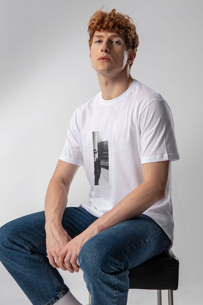 White Soft Fabric Frame Design Short Sleeve Tee
